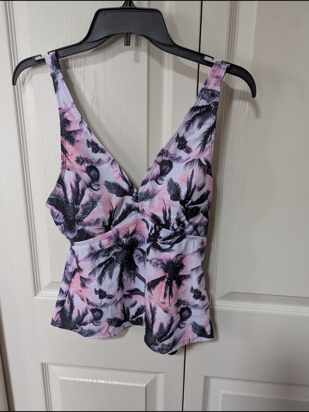 Women’s Pink & Black Palm-Print V-Neck Tank Top